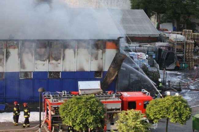 Spłonął supermarket Nomi w Lesznie (zdjęcia)