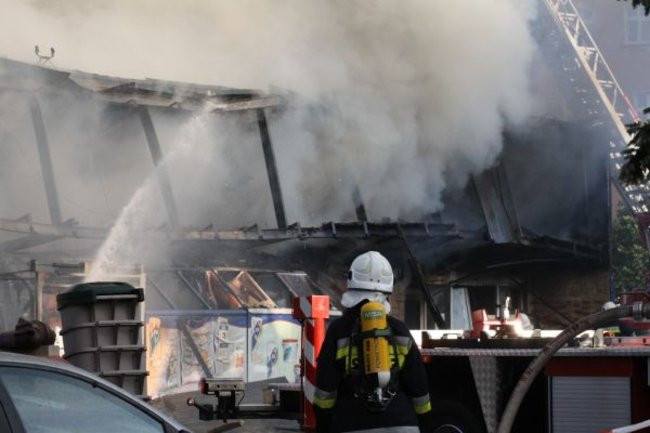 Spłonął supermarket Nomi w Lesznie (zdjęcia)