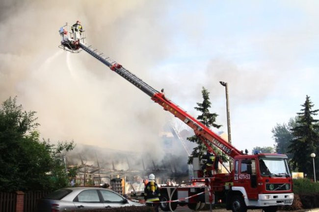 Spłonął supermarket Nomi w Lesznie (zdjęcia)