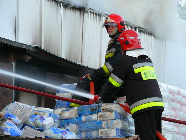Spłonął supermarket Nomi w Lesznie (zdjęcia)