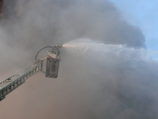 Spłonął supermarket Nomi w Lesznie (zdjęcia)
