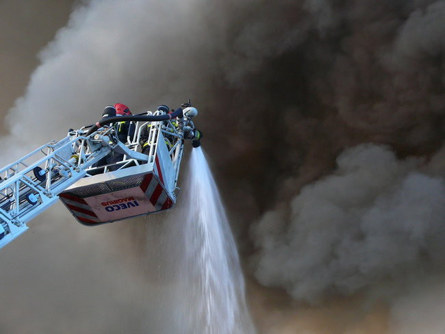 Spłonął supermarket Nomi w Lesznie (zdjęcia)