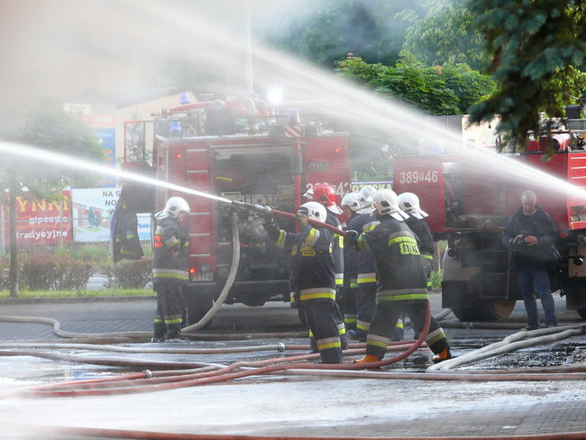 Spłonął supermarket Nomi w Lesznie (zdjęcia)
