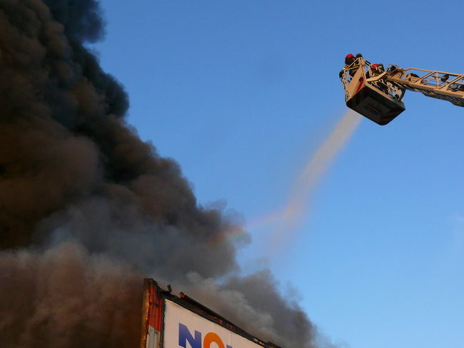 Spłonął supermarket Nomi w Lesznie (zdjęcia)