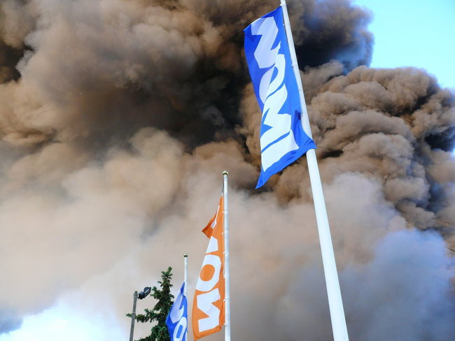 Spłonął supermarket Nomi w Lesznie (zdjęcia)