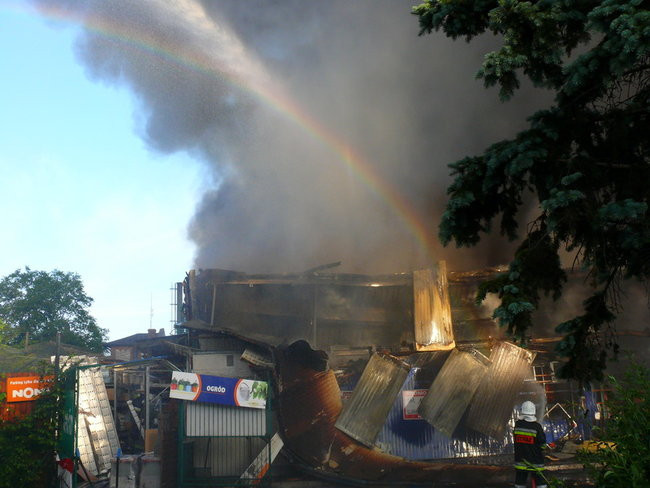 Spłonął supermarket Nomi w Lesznie (zdjęcia)