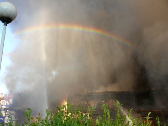 Spłonął supermarket Nomi w Lesznie (zdjęcia)