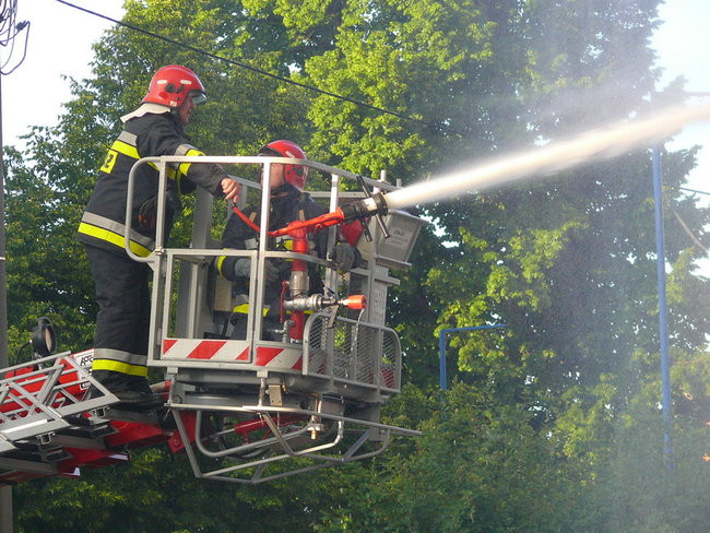 Spłonął supermarket Nomi w Lesznie (zdjęcia)