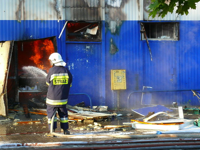Spłonął supermarket Nomi w Lesznie (zdjęcia)