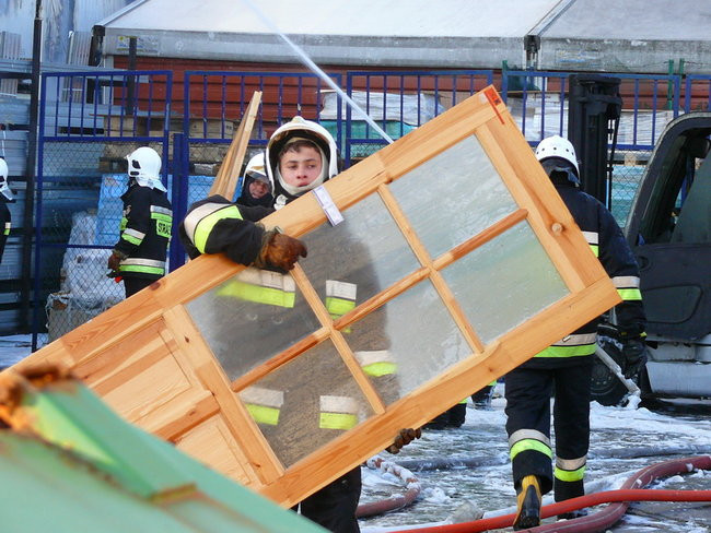 Spłonął supermarket Nomi w Lesznie (zdjęcia)