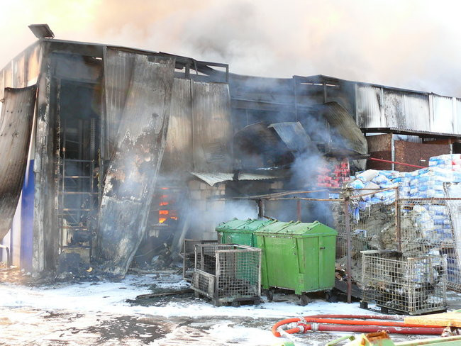 Spłonął supermarket Nomi w Lesznie (zdjęcia)