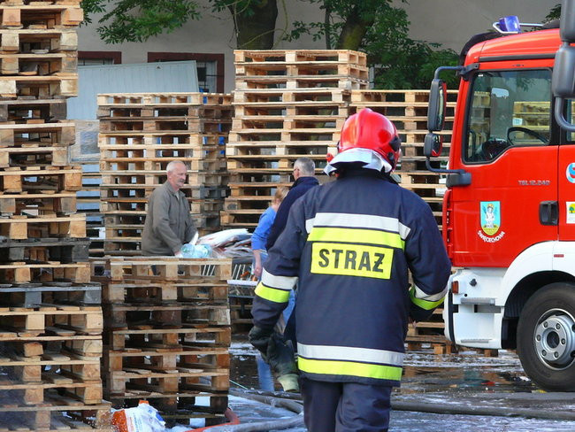 Spłonął supermarket Nomi w Lesznie (zdjęcia)