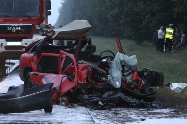 Czołówka na szosie rydzyńskiej. Pięć osób nie żyje