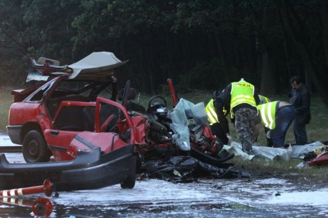 Czołówka na szosie rydzyńskiej. Pięć osób nie żyje