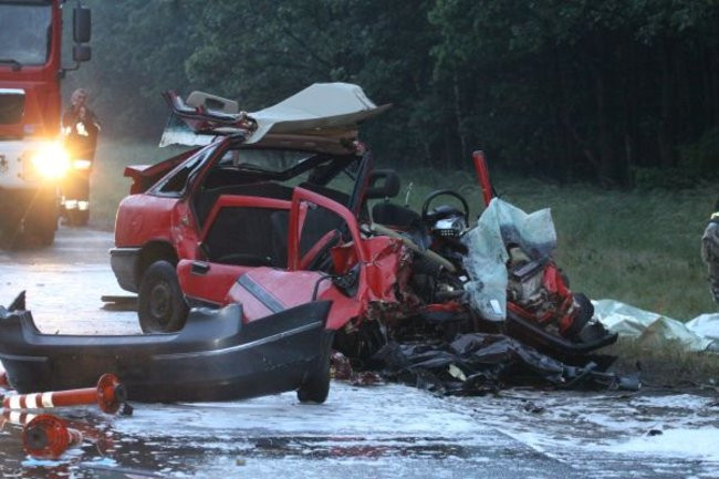Czołówka na szosie rydzyńskiej. Pięć osób nie żyje