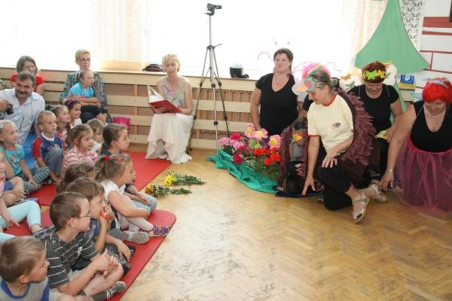 Rodzice wystawili Królewnę Śnieżkę (zdjęcia)