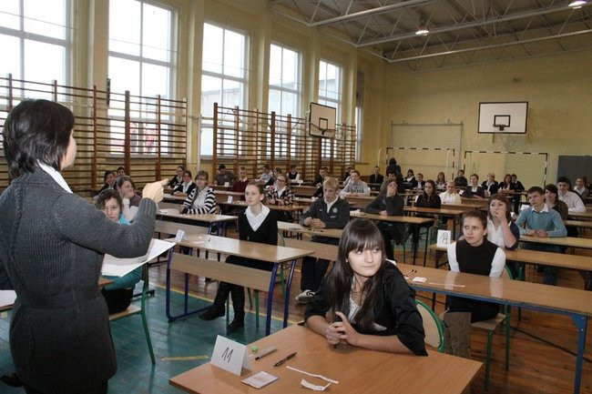 Egzamin gimnazjalny w Lipnie (dźwięk i zdjęcia)