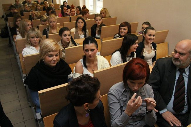 Dziewczyny lecą na fryzjerów (zdjęcia)