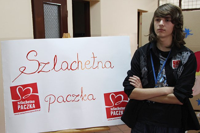 Wolontariusze rozwożą prezenty (zdjęcia)
