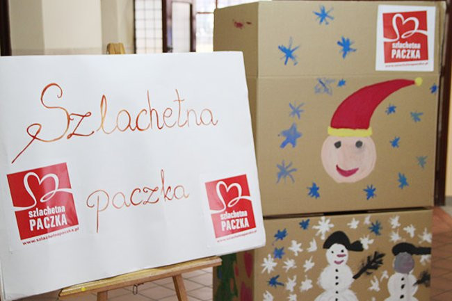 Wolontariusze rozwożą prezenty (zdjęcia)