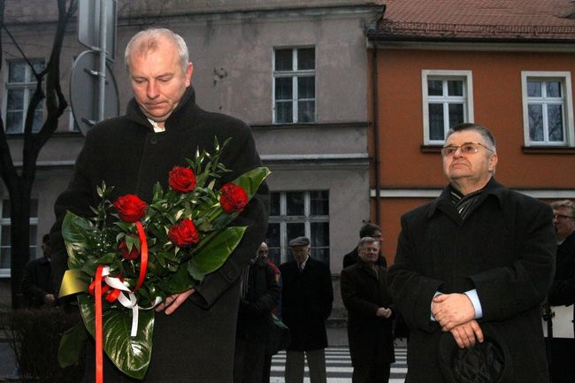 Tablica Solidarności na kamienicy przy Chrobrego 21 (zdjęcia)
