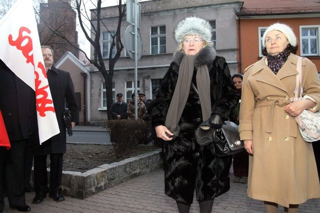Tablica Solidarności na kamienicy przy Chrobrego 21 (zdjęcia)