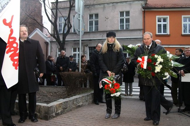 Tablica Solidarności na kamienicy przy Chrobrego 21 (zdjęcia)
