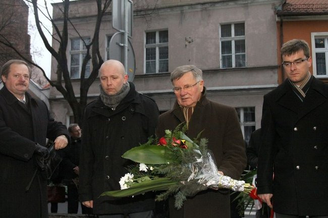 Tablica Solidarności na kamienicy przy Chrobrego 21 (zdjęcia)