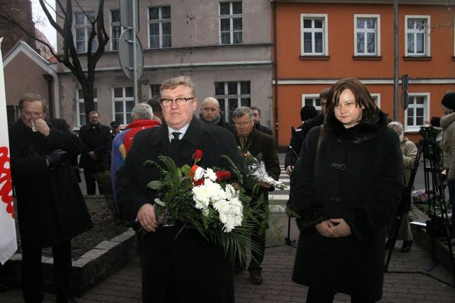 Tablica Solidarności na kamienicy przy Chrobrego 21 (zdjęcia)