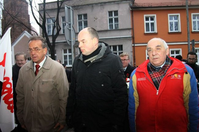 Tablica Solidarności na kamienicy przy Chrobrego 21 (zdjęcia)