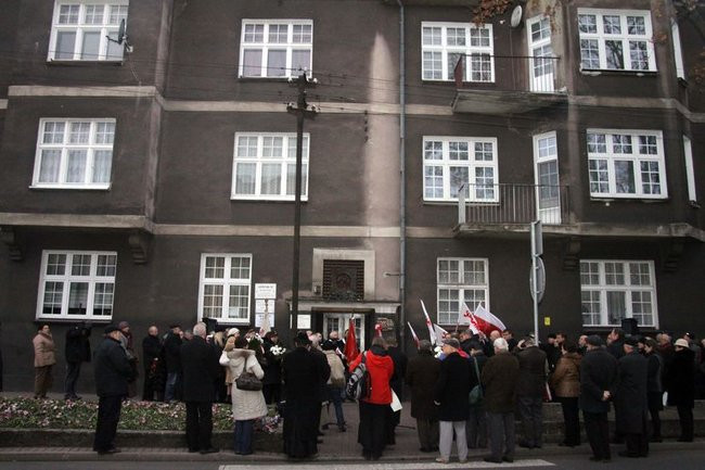 Tablica Solidarności na kamienicy przy Chrobrego 21 (zdjęcia)