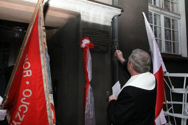 Tablica Solidarności na kamienicy przy Chrobrego 21 (zdjęcia)