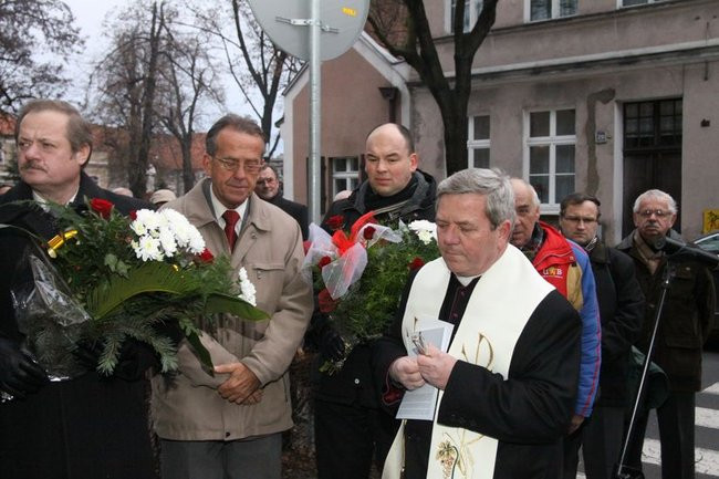 Tablica Solidarności na kamienicy przy Chrobrego 21 (zdjęcia)