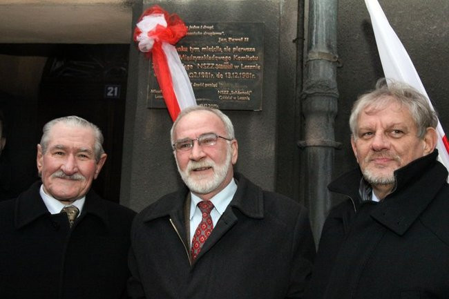 Tablica Solidarności na kamienicy przy Chrobrego 21 (zdjęcia)