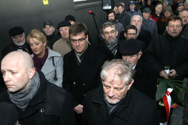 Tablica Solidarności na kamienicy przy Chrobrego 21 (zdjęcia)