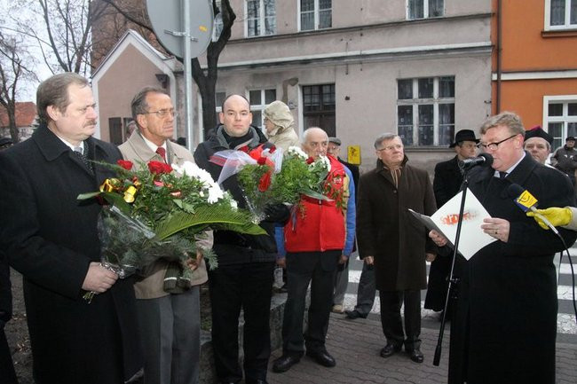 Tablica Solidarności na kamienicy przy Chrobrego 21 (zdjęcia)