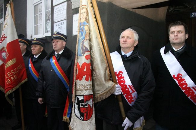 Tablica Solidarności na kamienicy przy Chrobrego 21 (zdjęcia)