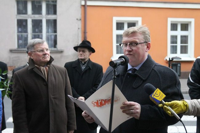 Tablica Solidarności na kamienicy przy Chrobrego 21 (zdjęcia)