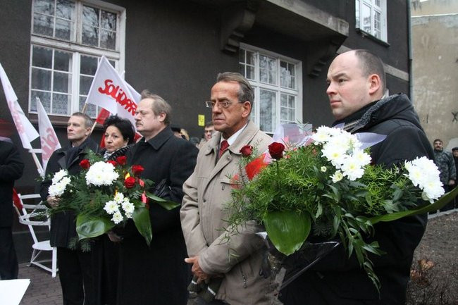 Tablica Solidarności na kamienicy przy Chrobrego 21 (zdjęcia)