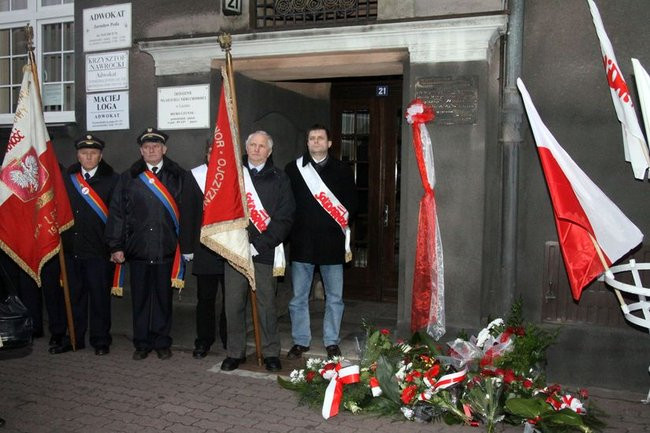 Tablica Solidarności na kamienicy przy Chrobrego 21 (zdjęcia)