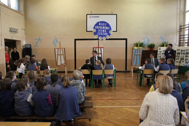 Absolwenci dziesiątki są dumą Leszna (zdjęcia)
