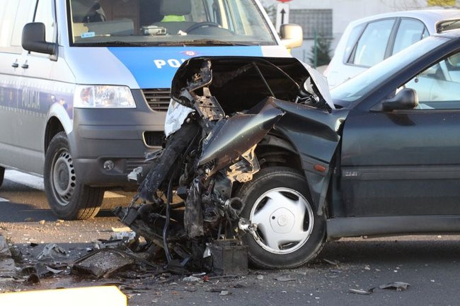 Renault kompletnie strzaskane (zdjęcia)