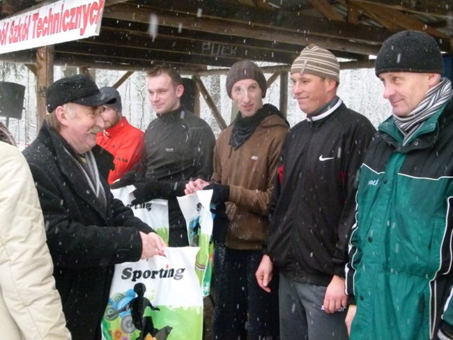 Bieg w zimowej scenerii (zdjęcia)