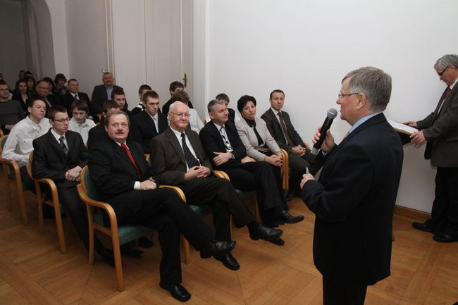 Młodzież w ratuszu (zdjęcia)