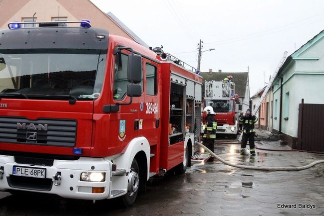 50.000 zł strat po pożarze domu w Święciechowie (zdjęcia)