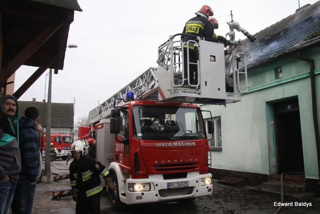 50.000 zł strat po pożarze domu w Święciechowie (zdjęcia)