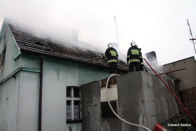 50.000 zł strat po pożarze domu w Święciechowie (zdjęcia)