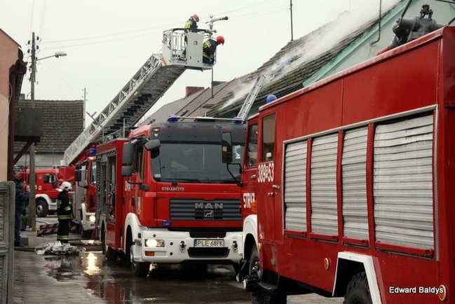 50.000 zł strat po pożarze domu w Święciechowie (zdjęcia)