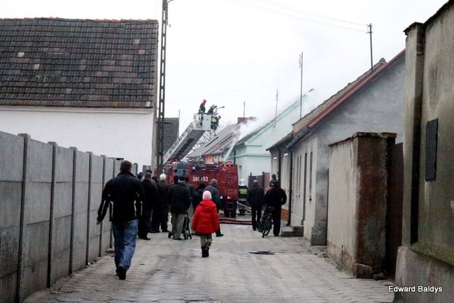 50.000 zł strat po pożarze domu w Święciechowie (zdjęcia)