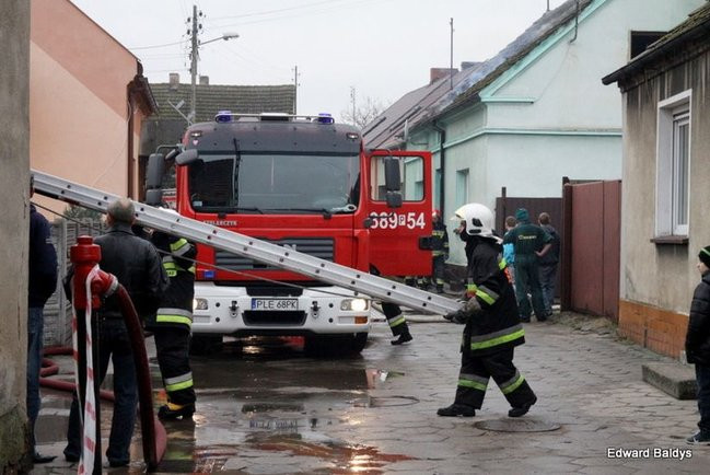 50.000 zł strat po pożarze domu w Święciechowie (zdjęcia)